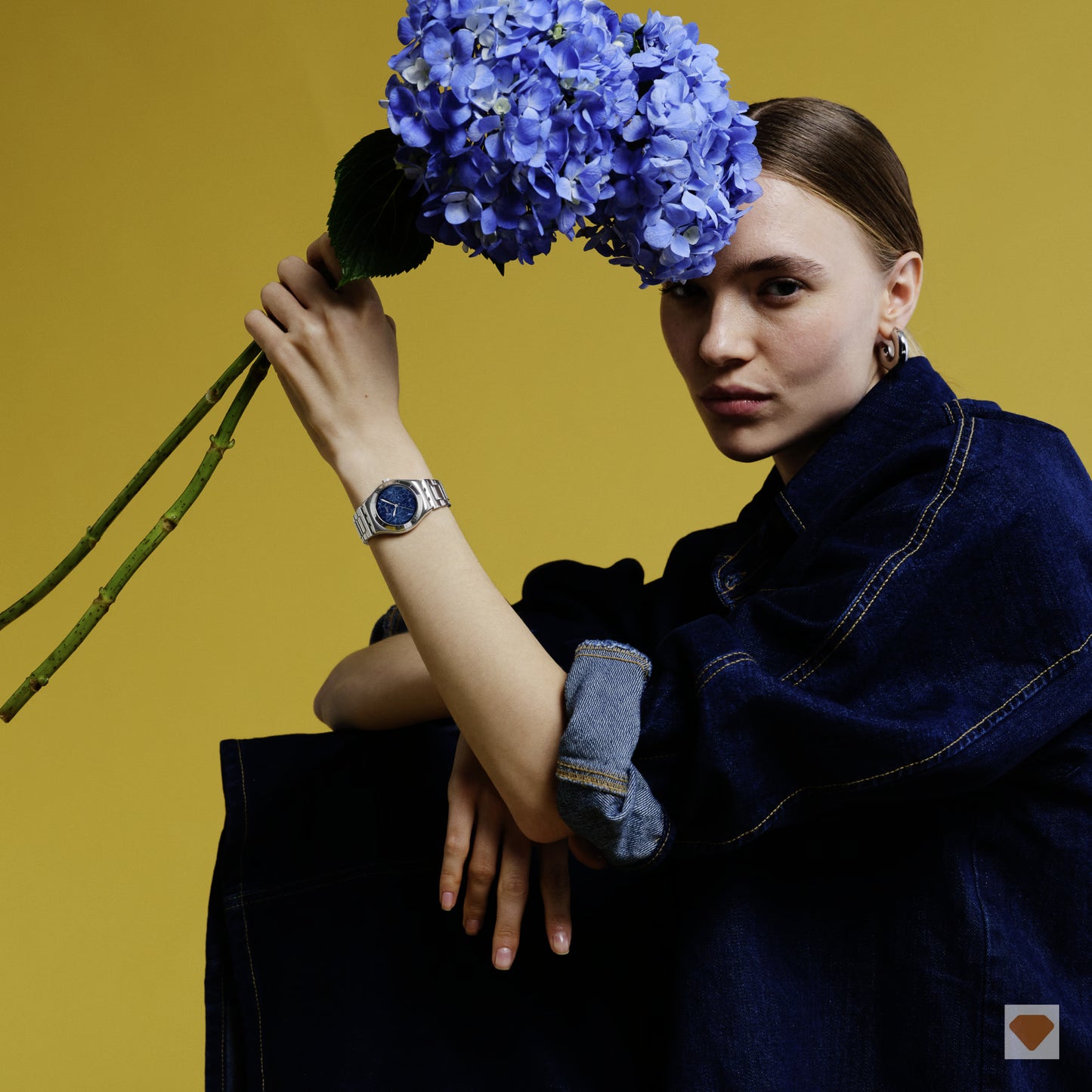 Swatch Petal Frenzy YLS235G