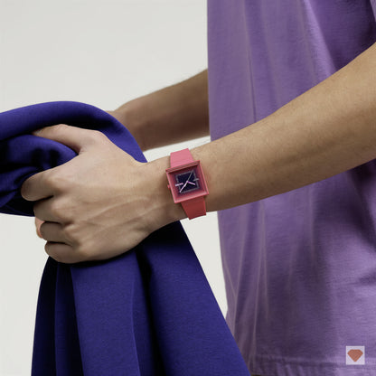 Swatch Squarely Berry SO34R700